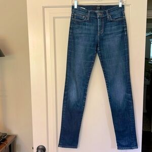 Like new designer Joe’s “Maisie” straight leg midrise jeans